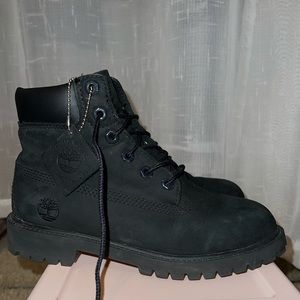 Black Timberland Boots! Youth 5 equal to a women’s 7!